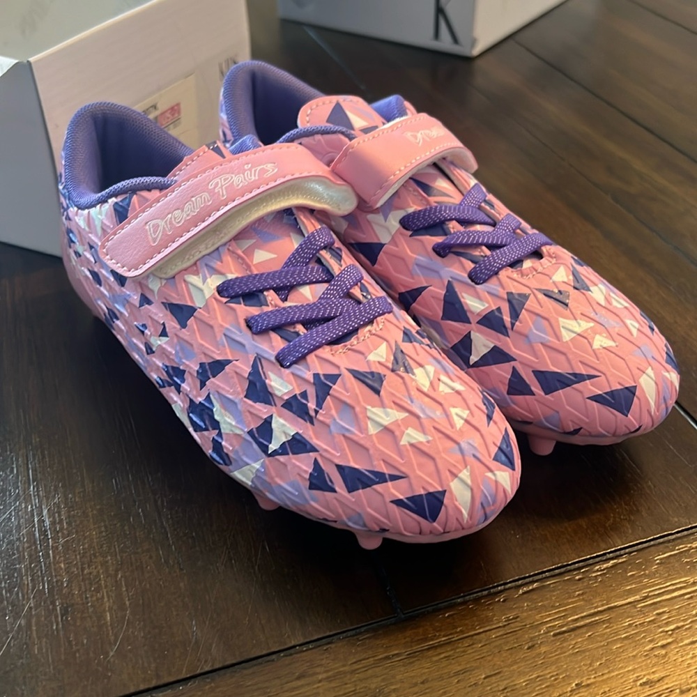 Kids Soccer Cleats ⚽️ - Dream Pairs - Size 2 NEW - Pink and Purple